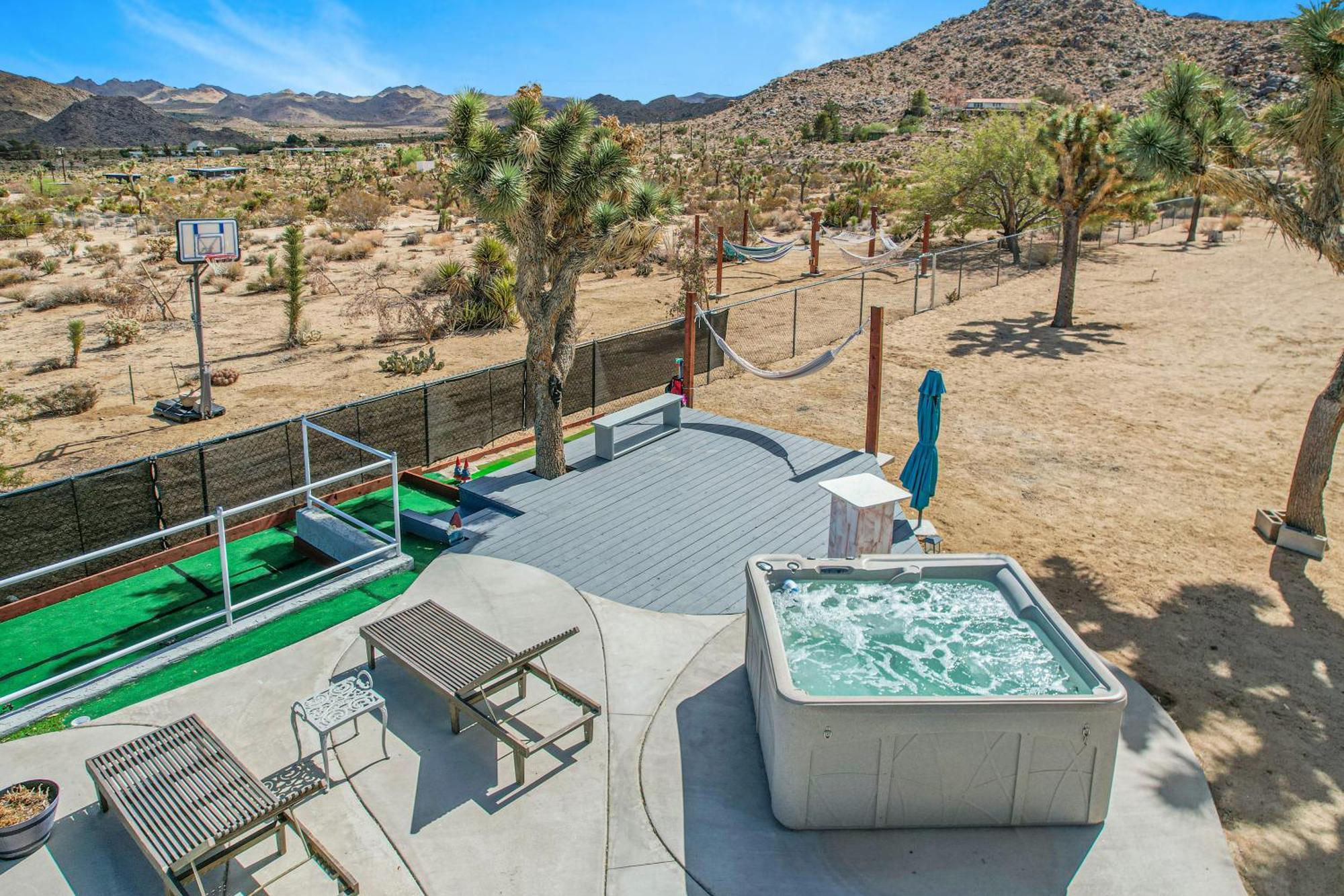 Epic Views, Huge House, Acres Of J-Trees To Explore, Hot Tub, Pool, Ac, And Mini-Golf Joshua Tree Zewnętrze zdjęcie