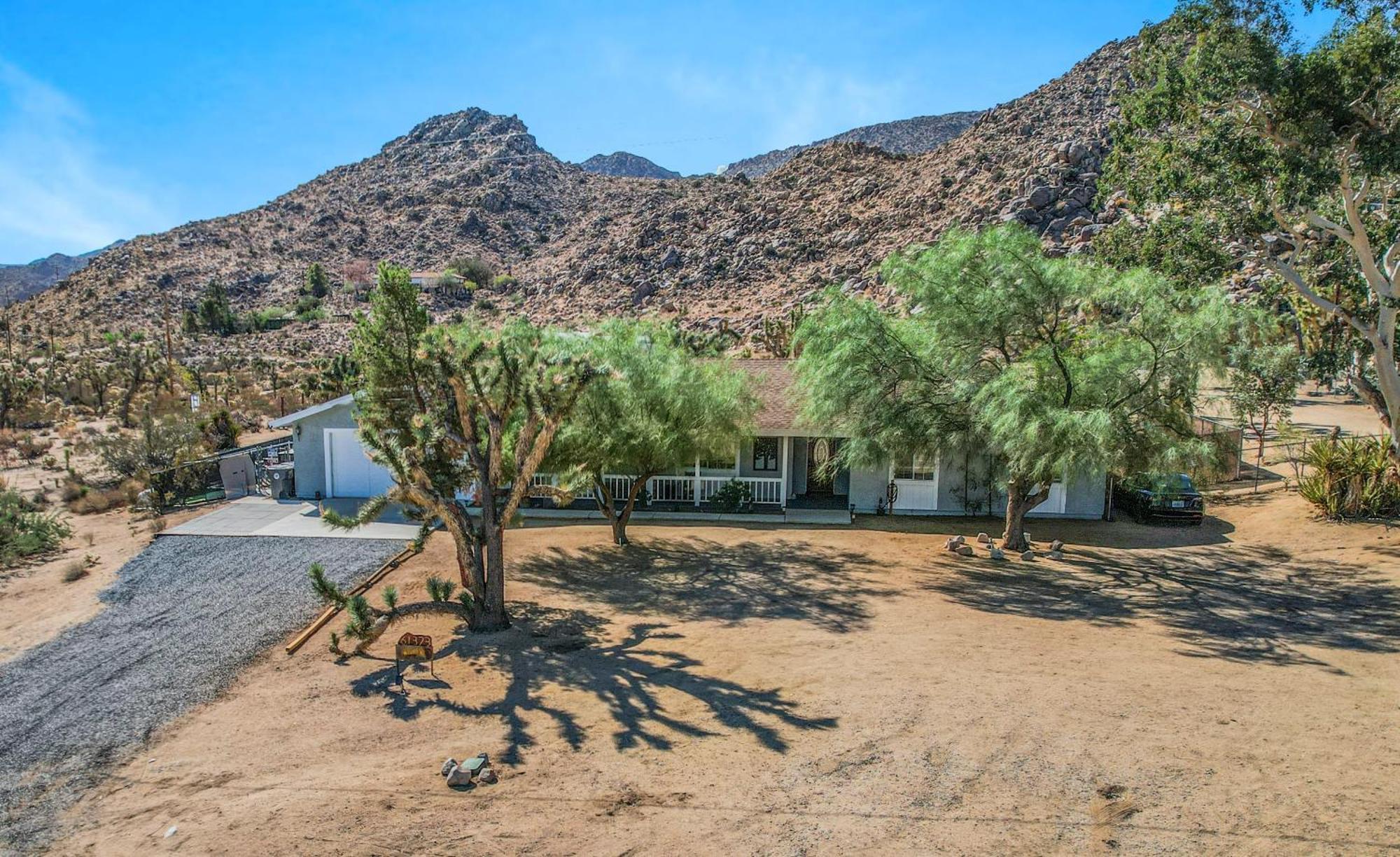 Epic Views, Huge House, Acres Of J-Trees To Explore, Hot Tub, Pool, Ac, And Mini-Golf Joshua Tree Zewnętrze zdjęcie
