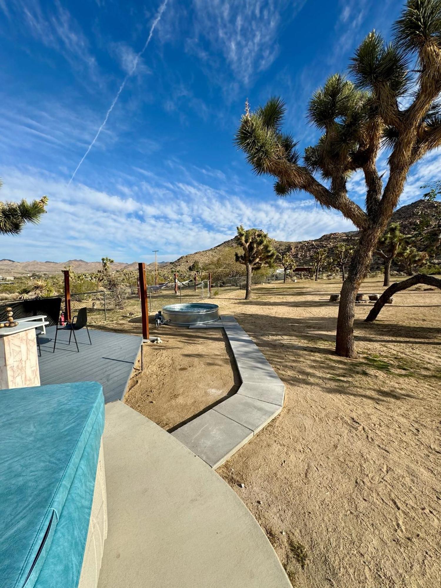 Epic Views, Huge House, Acres Of J-Trees To Explore, Hot Tub, Pool, Ac, And Mini-Golf Joshua Tree Zewnętrze zdjęcie