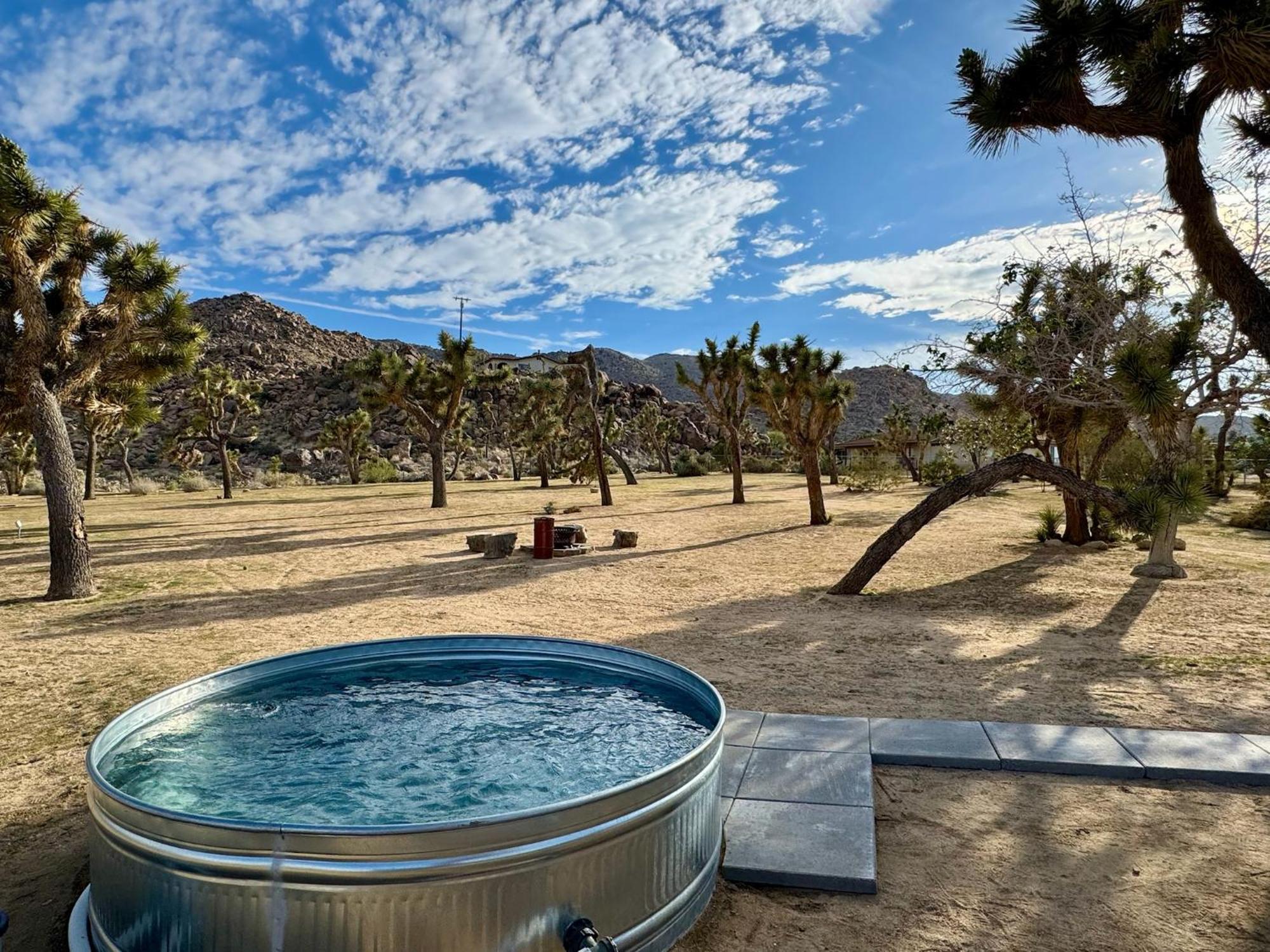 Epic Views, Huge House, Acres Of J-Trees To Explore, Hot Tub, Pool, Ac, And Mini-Golf Joshua Tree Zewnętrze zdjęcie