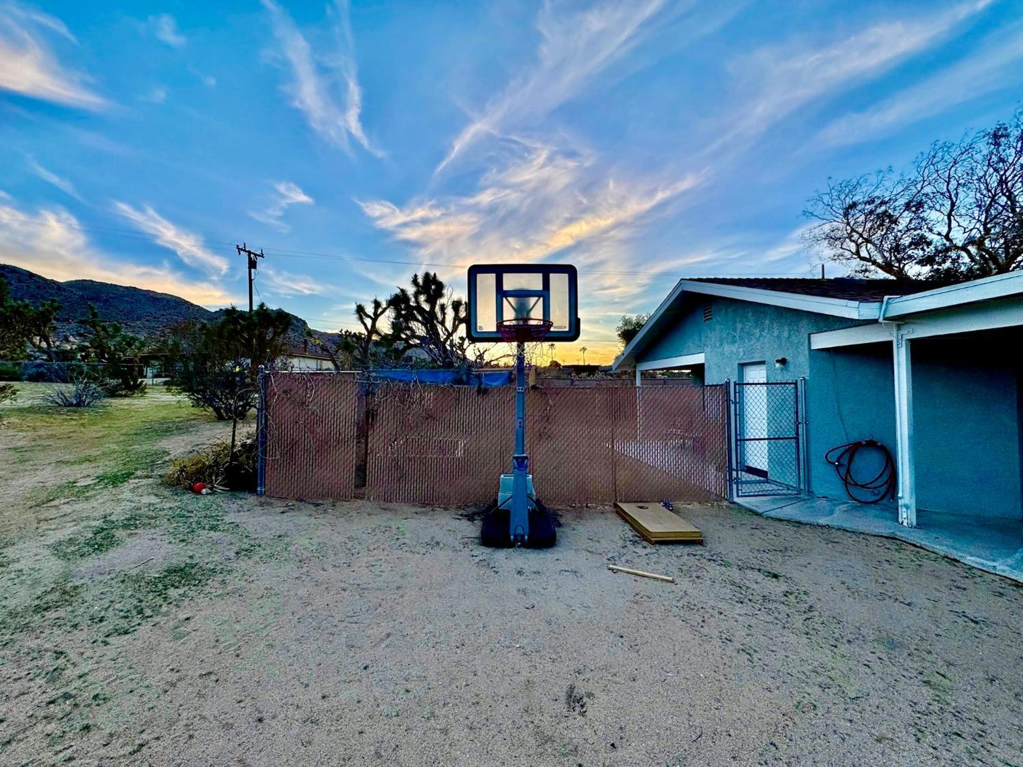 Epic Views, Huge House, Acres Of J-Trees To Explore, Hot Tub, Pool, Ac, And Mini-Golf Joshua Tree Zewnętrze zdjęcie
