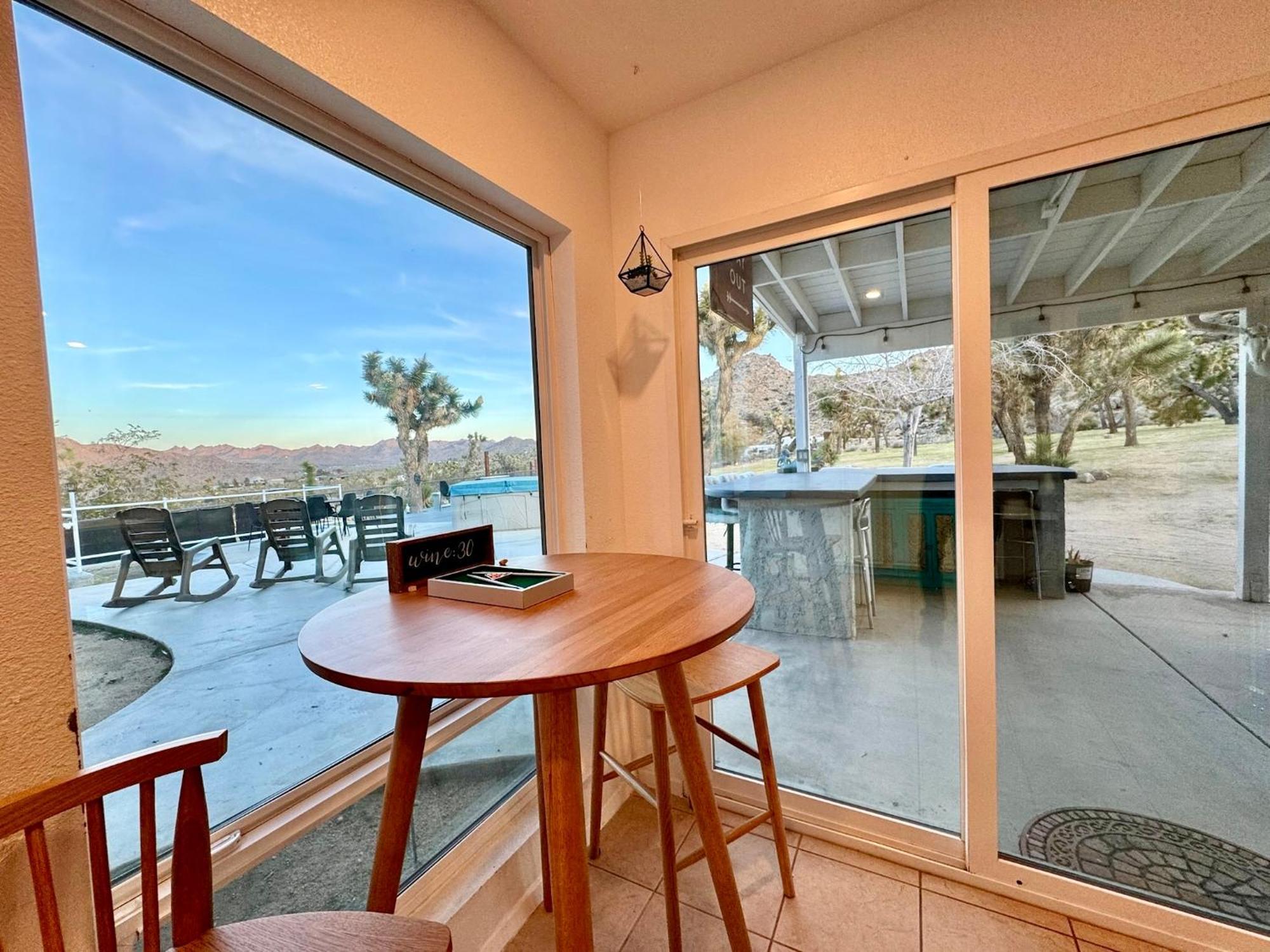 Epic Views, Huge House, Acres Of J-Trees To Explore, Hot Tub, Pool, Ac, And Mini-Golf Joshua Tree Zewnętrze zdjęcie
